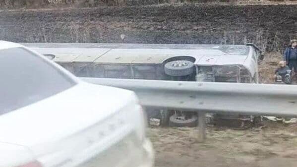 В Саратовской области в ДТП погиб водитель автобуса, перевозившего детей