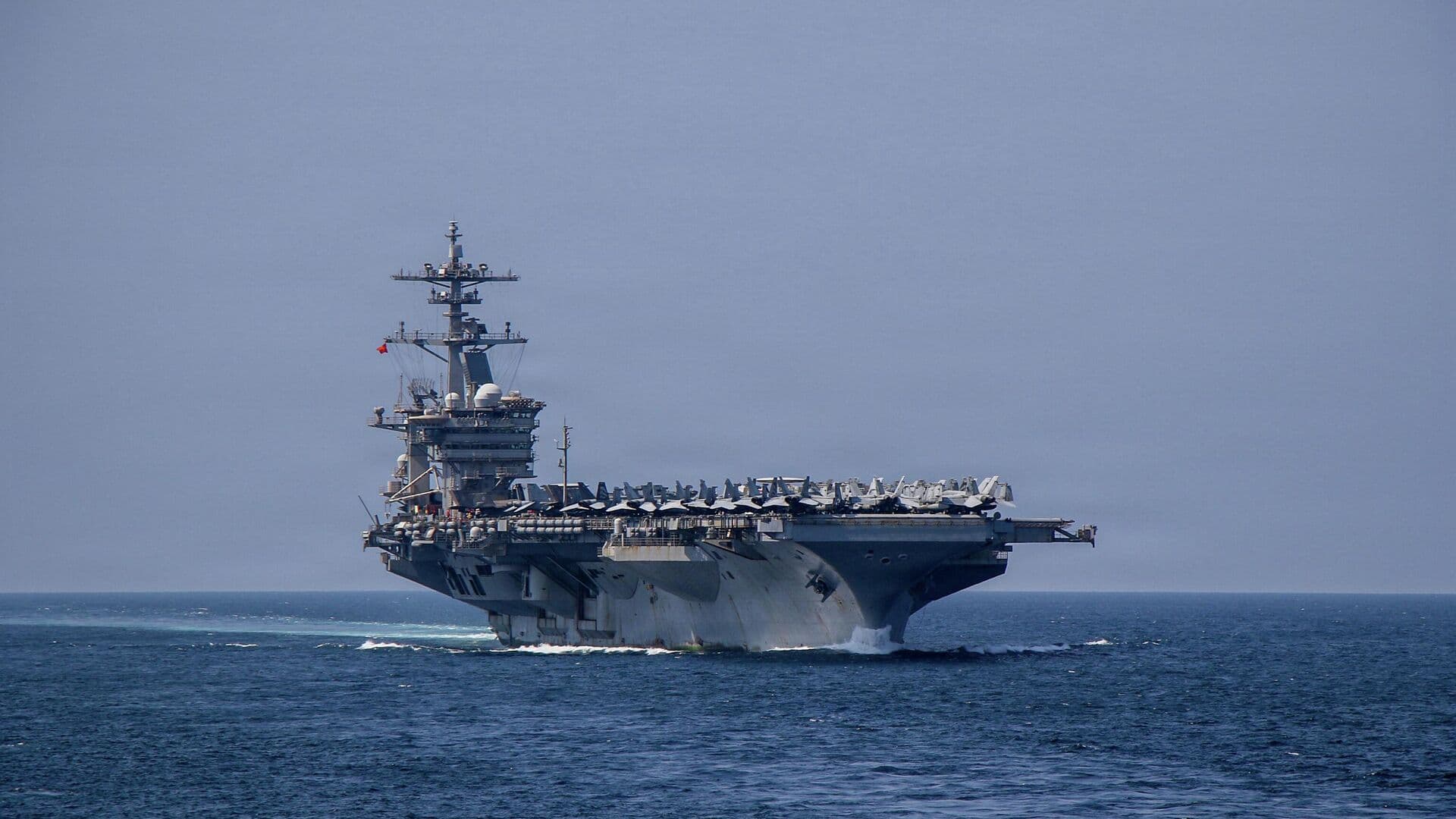 Иран атаковал авианосную группу США "Авраам Линкольн"