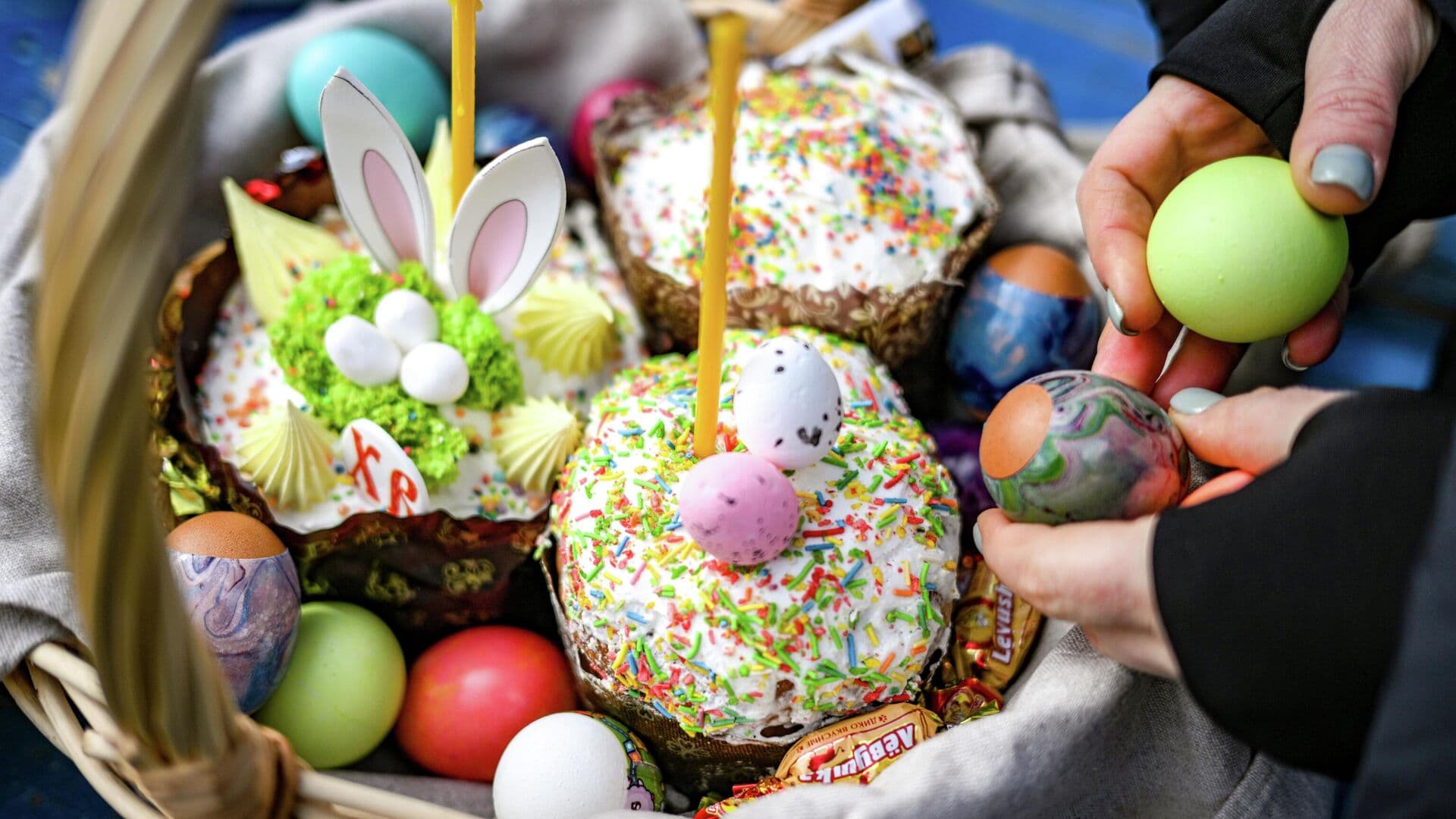 Куличи за сумасшедшие деньги не должны разделять людей, считают в РПЦ