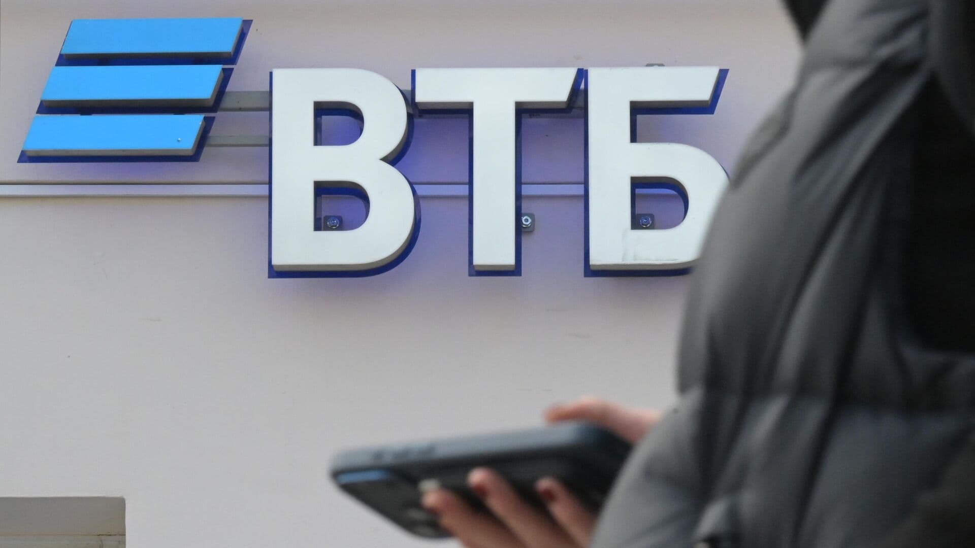 ВТБ и Альфа-Банк запустили обмен данными о счетах для крупного бизнеса