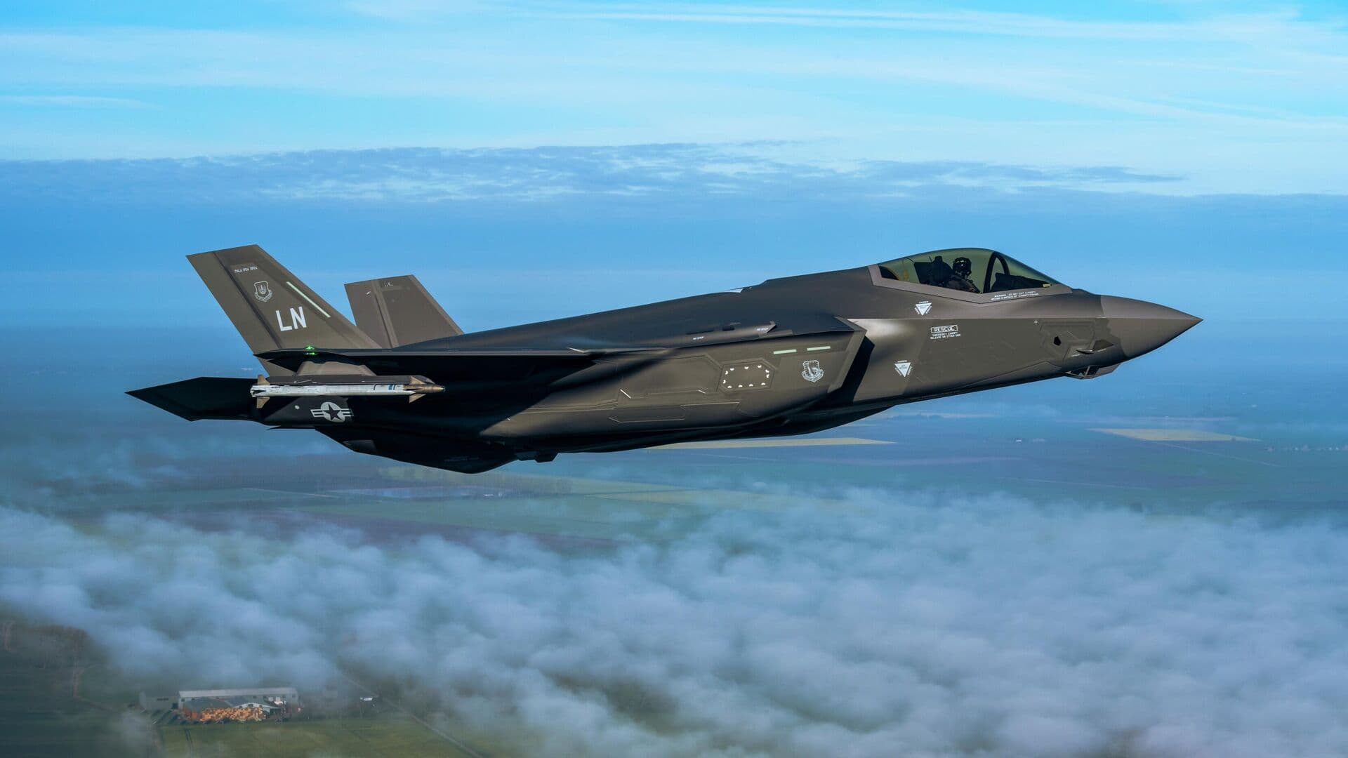 Иран заявил, что сбил три американских самолета и два вертолета в пятницу