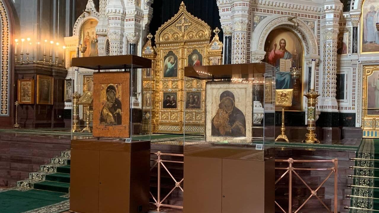 Иконы Владимирской и Донской Богоматери выставили в храме Христа Спасителя