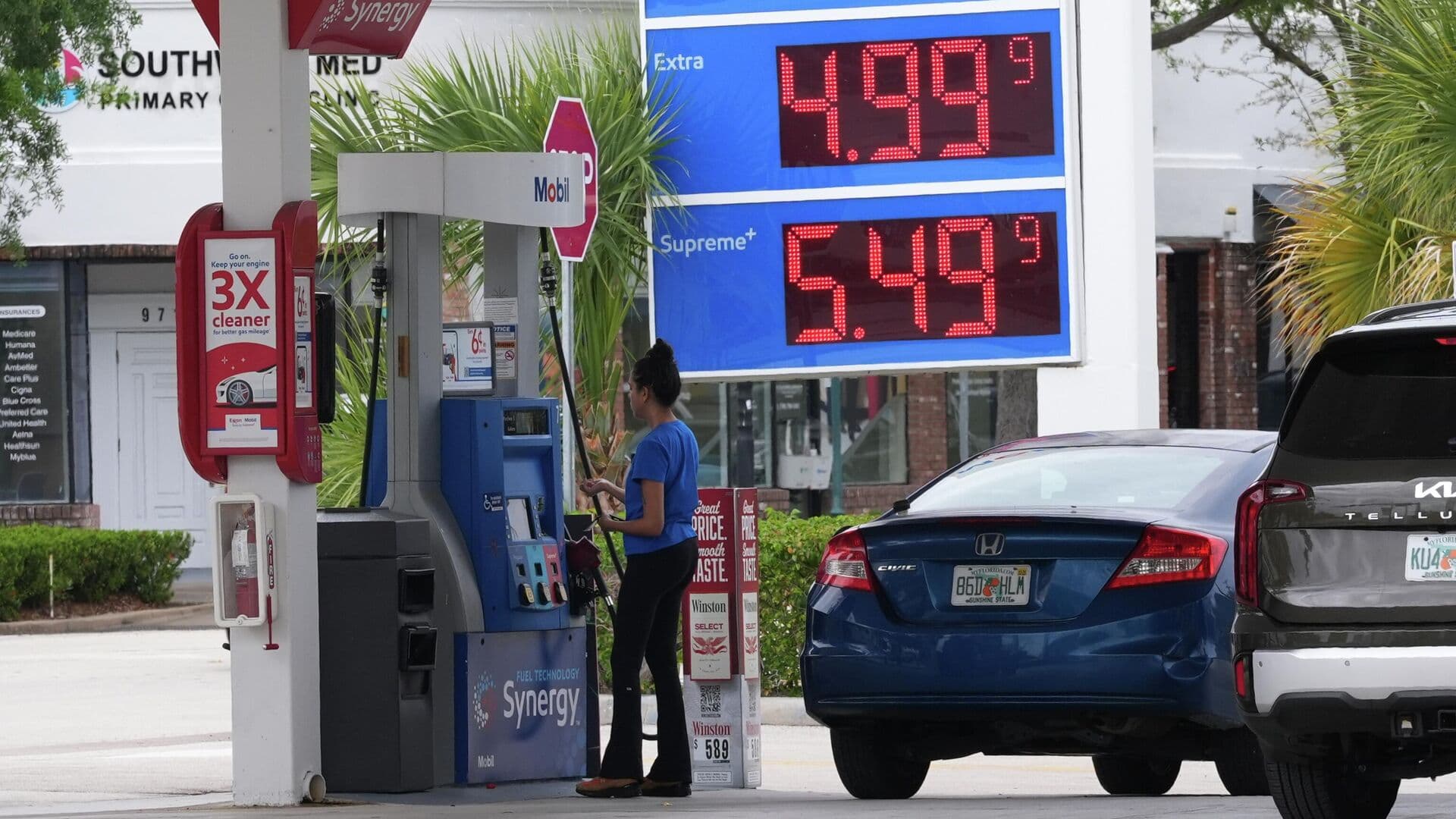 Цены на бензин в США скоро нормализуются, заявили в Белом доме