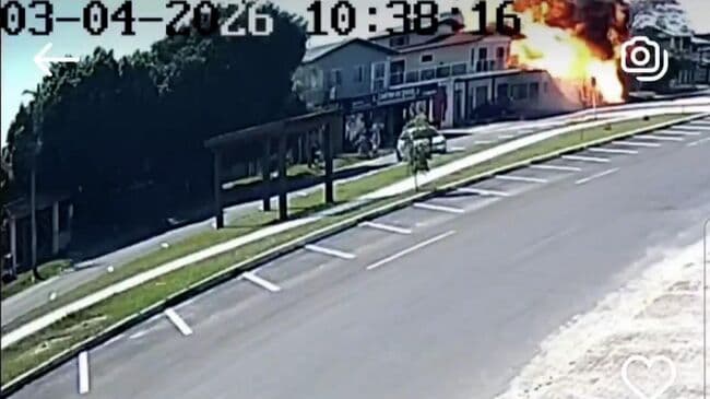 Самолет влетел в жилой дом в Бразилии, пишут СМИ