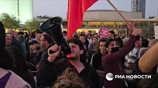 В Тель-Авиве cотни израильтян митингуют против войны с Ираном