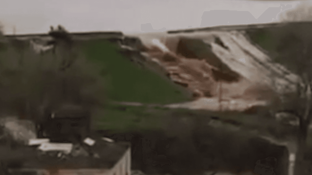 В Дербентском районе Дагестана прорвало земляной вал водохранилища