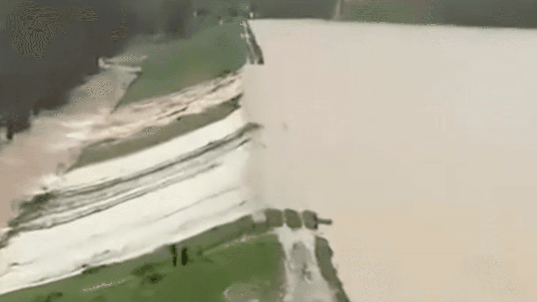 В Дагестане эвакуировали более 350 человек после прорыва дамбы