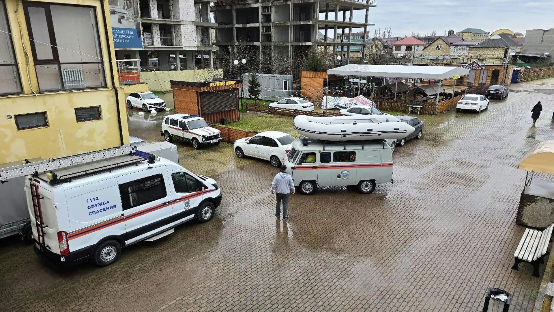 Спасатели из Чечни прибыли в Дагестан для помощи населению