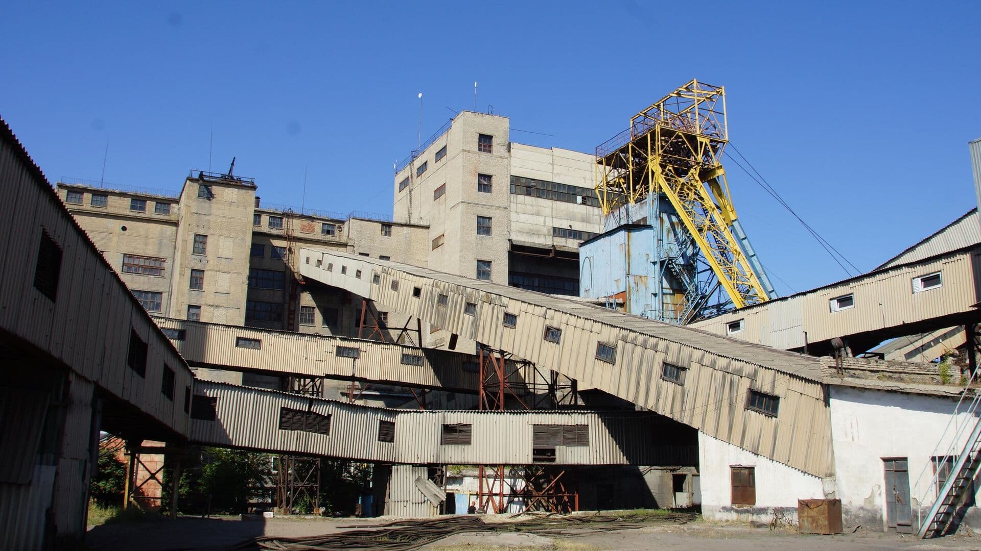 Горняков из шахты в ЛНР, атакованной ВСУ, поднимут во второй половине дня