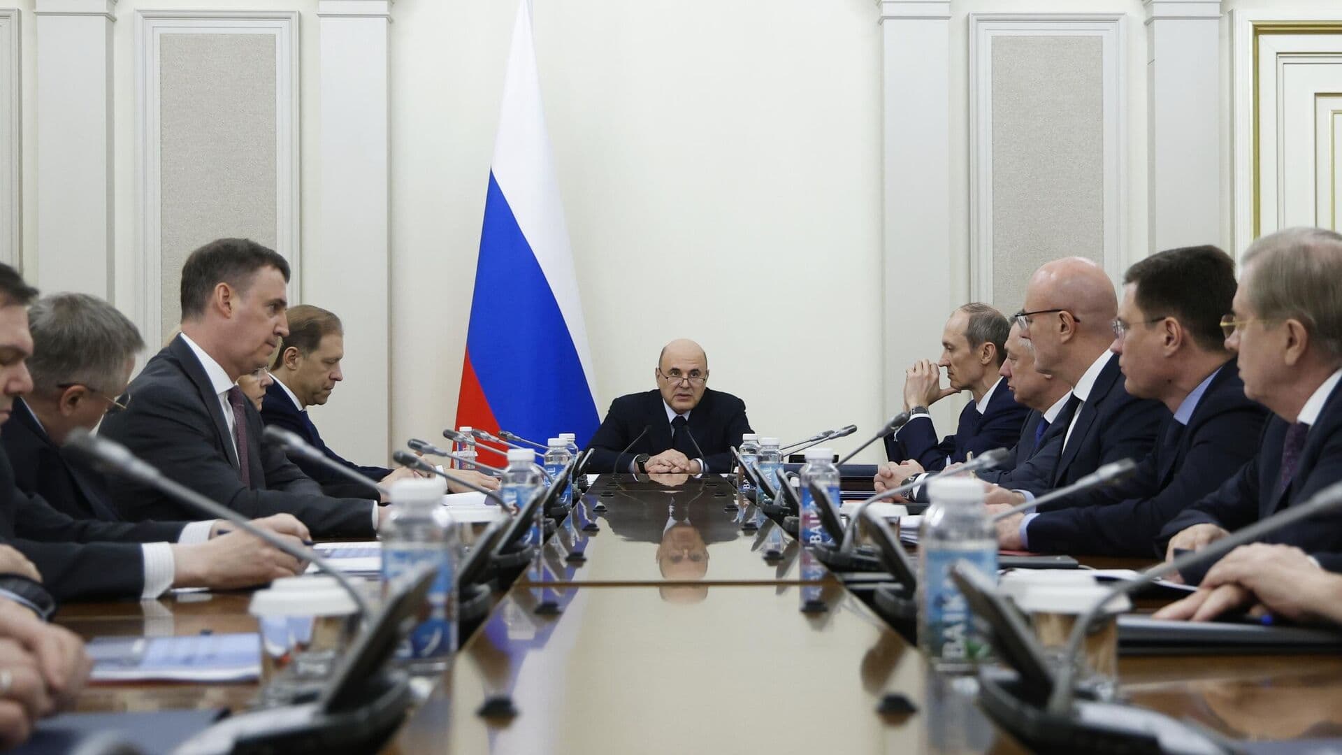 Правительство снизит долговую нагрузку еще для 11 регионов России