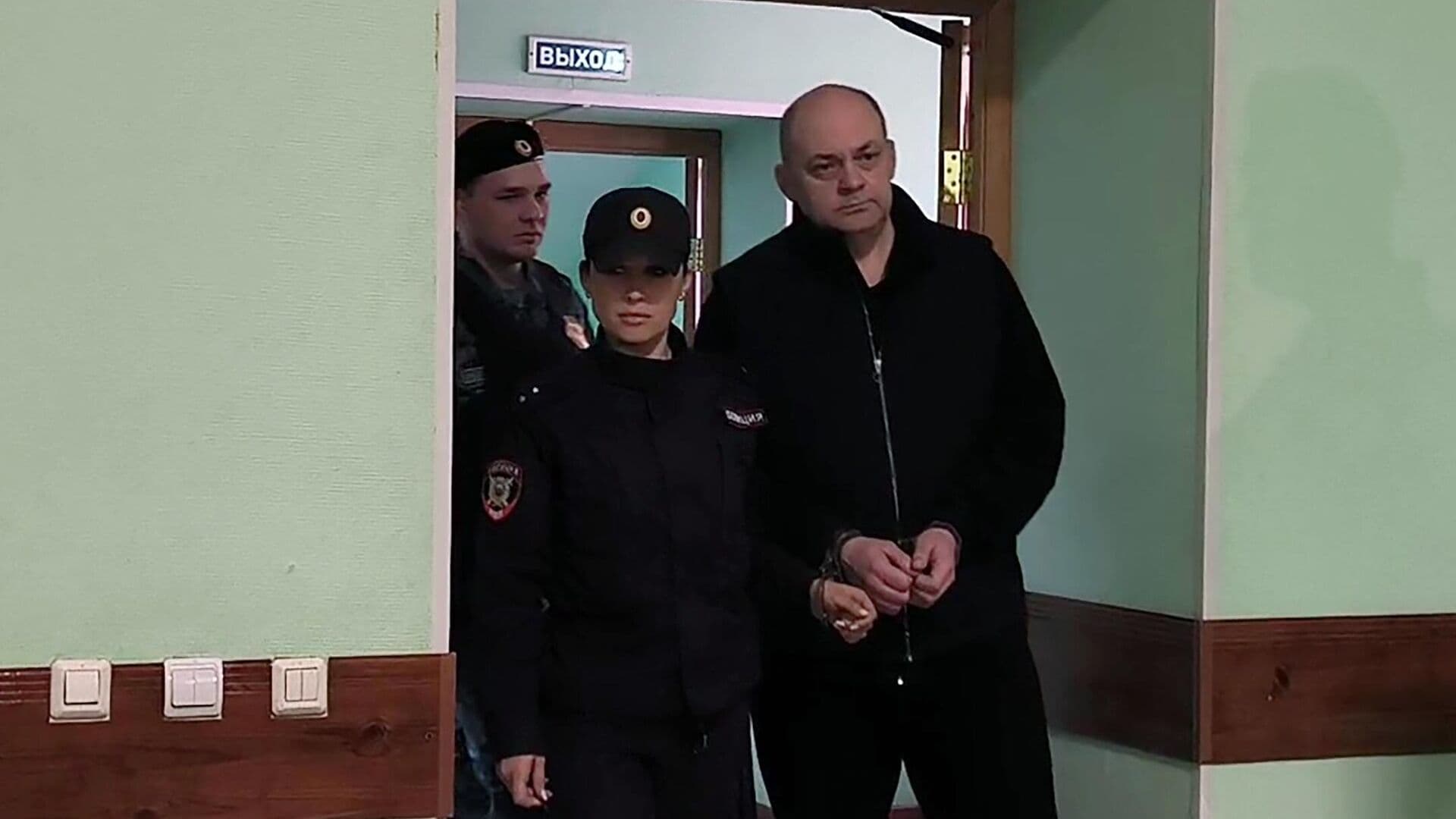 Курского экс-губернатора Смирнова доставили в суд для вынесения приговора