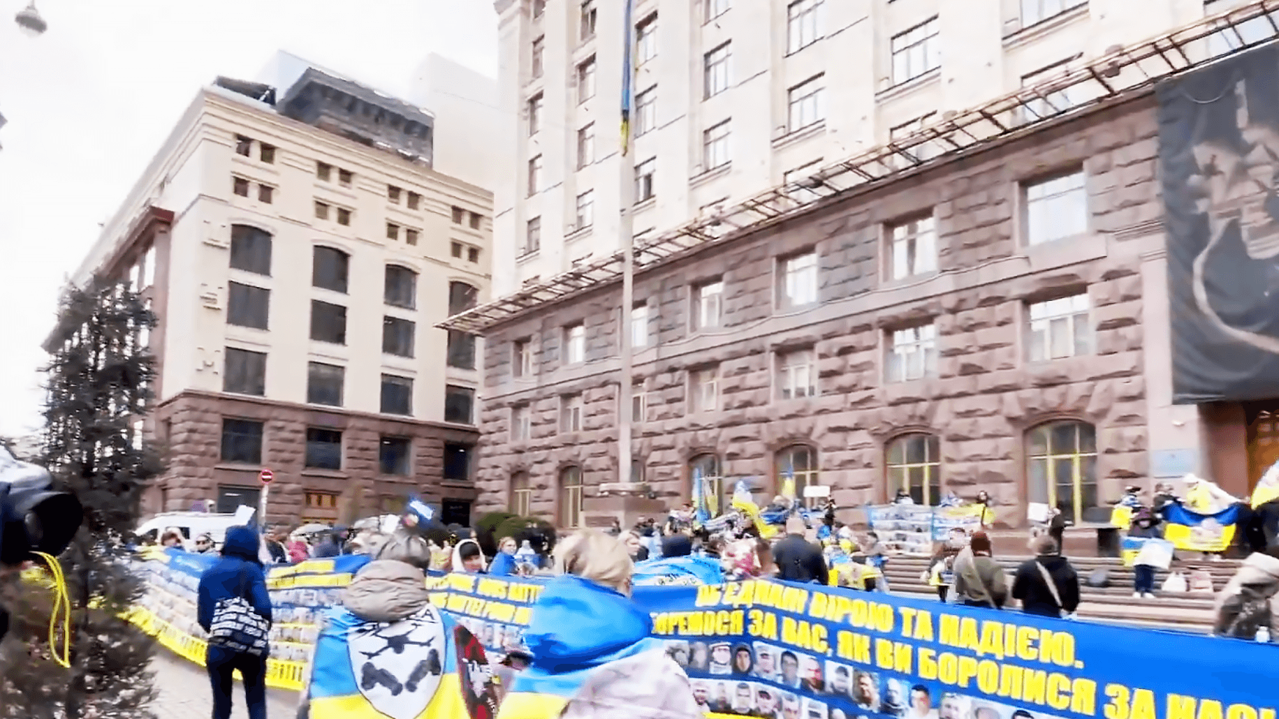 Родственники пропавших без вести солдат ВСУ вышли на митинг в центре Киева