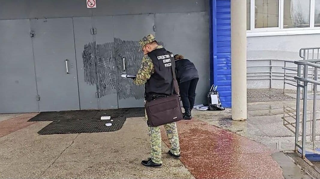 СК возбудил дело о покушении на убийство после ЧП у школы в Пермском крае