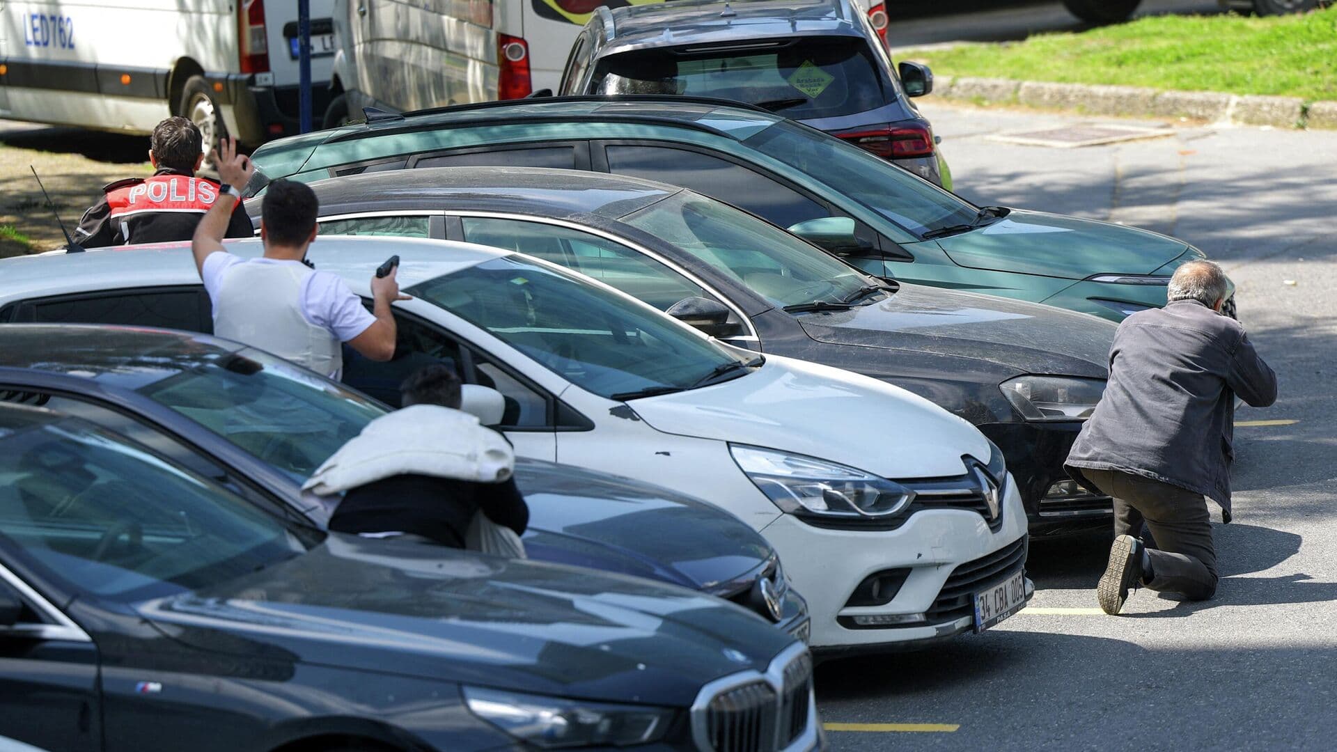 СМИ: в Стамбуле проводят операцию около консульства Израиля после нападения
