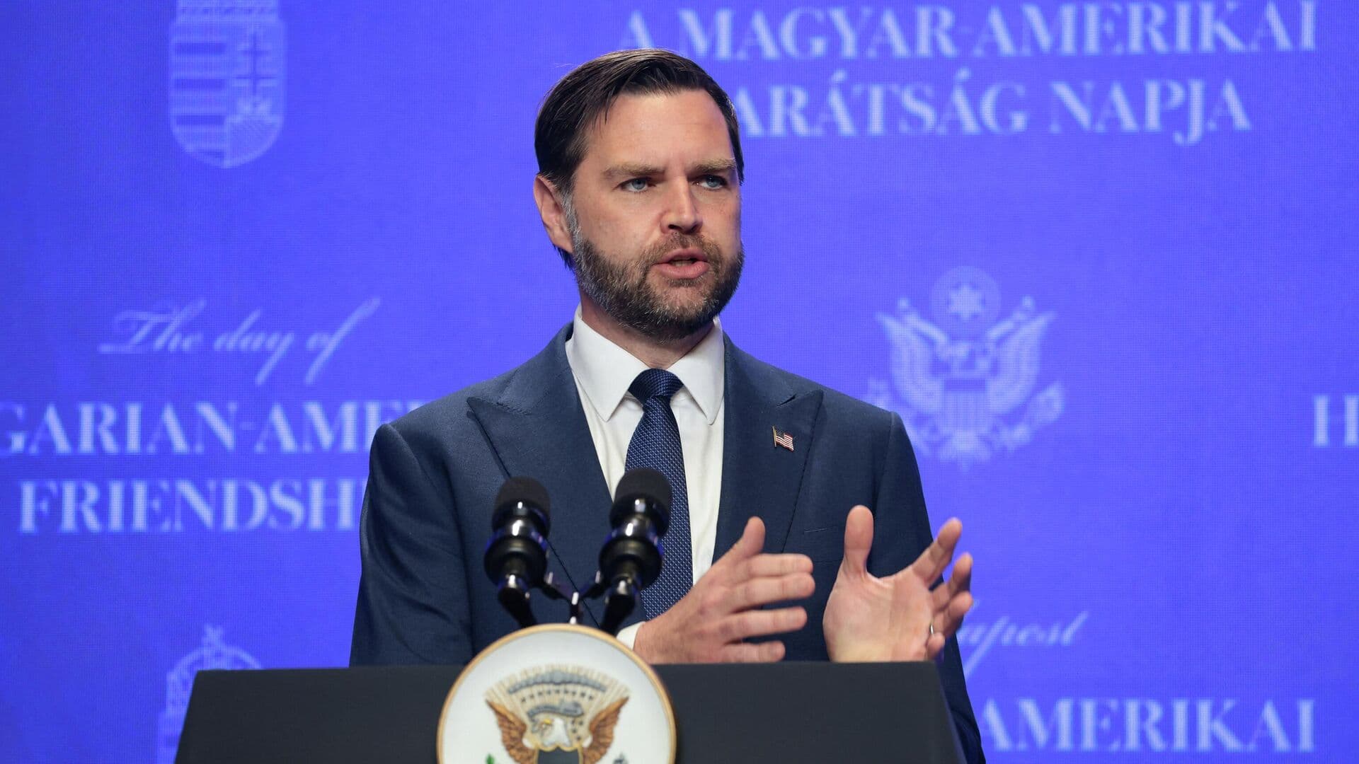 Венгрия заняла мудрую позицию по конфликту России и Украины, заявил Вэнс