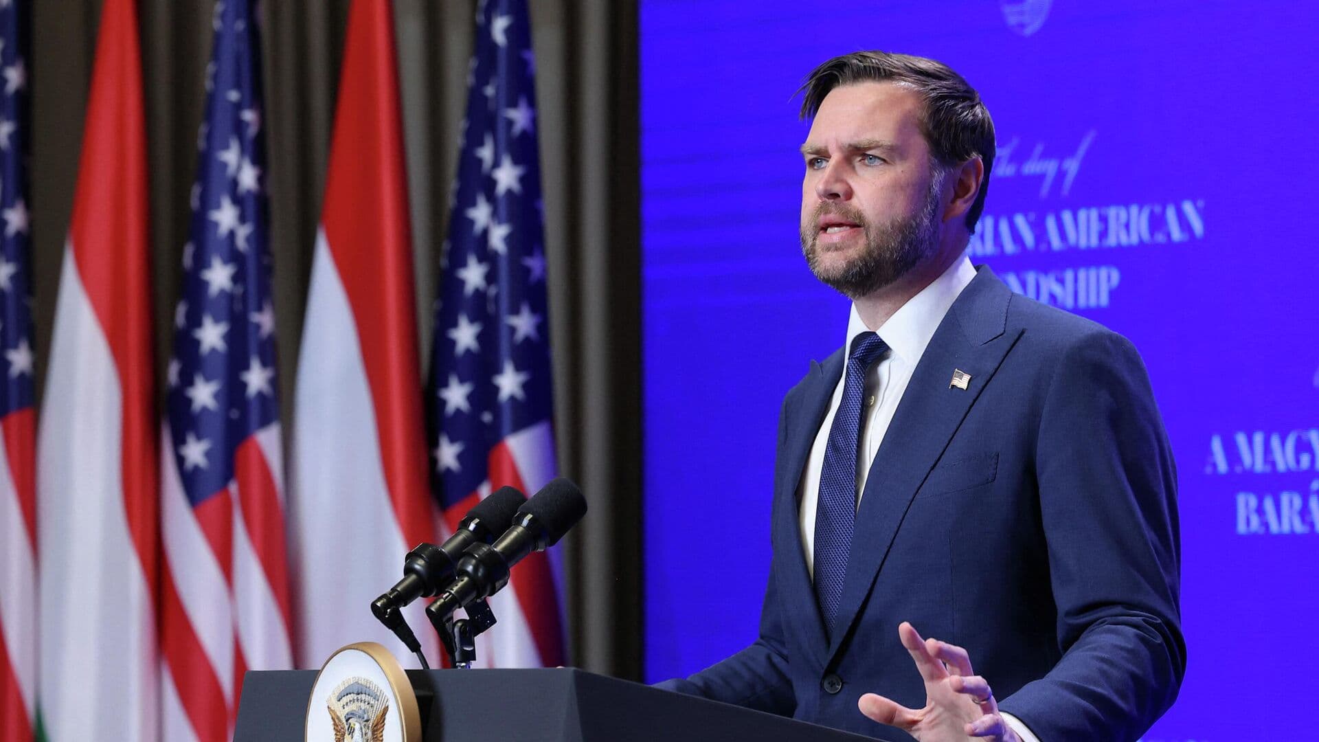 В Брюсселе хотят уничтожить экономику Венгрии, заявил Вэнс