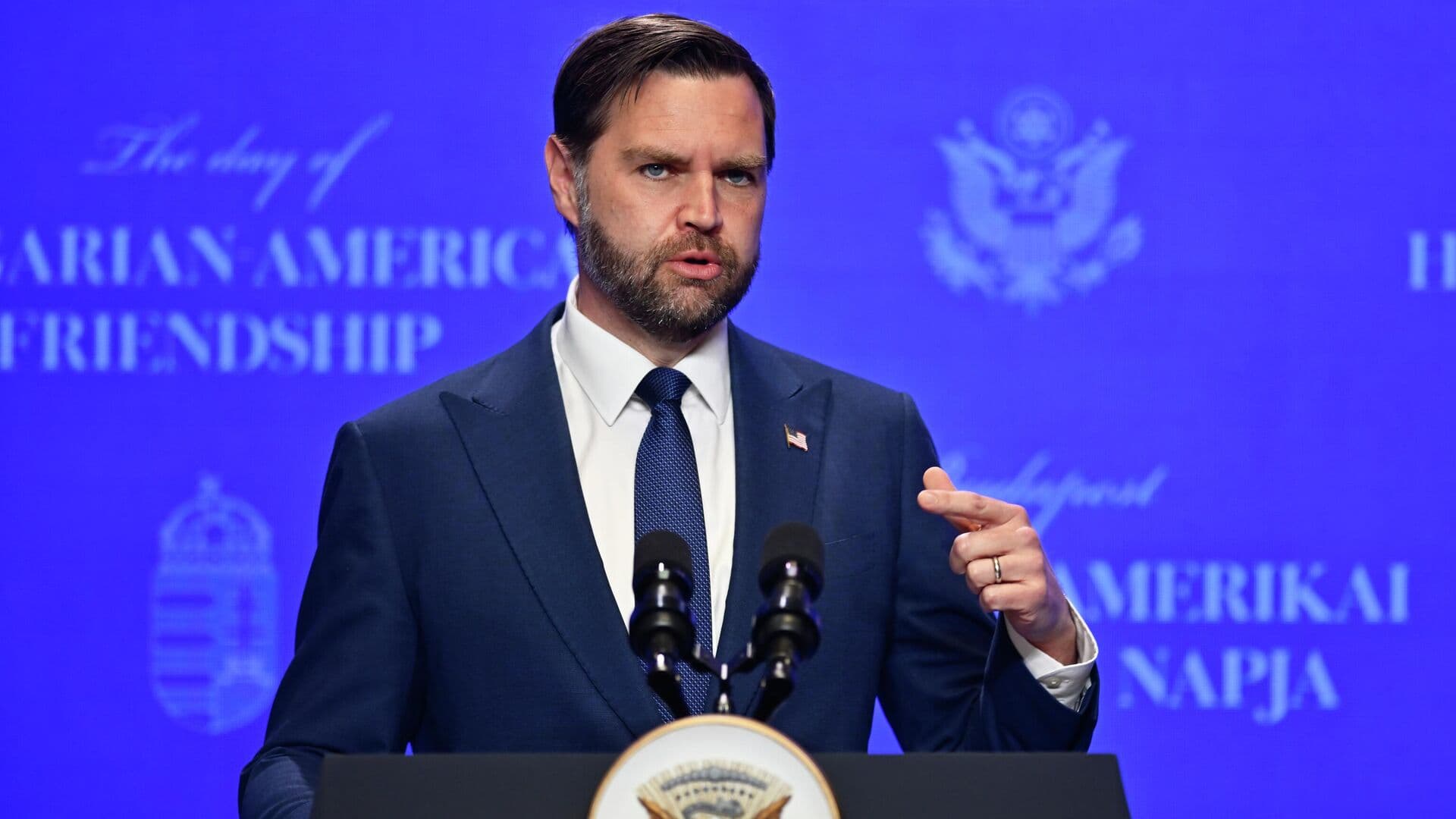 Вэнс рассказал о переговорах с Ираном