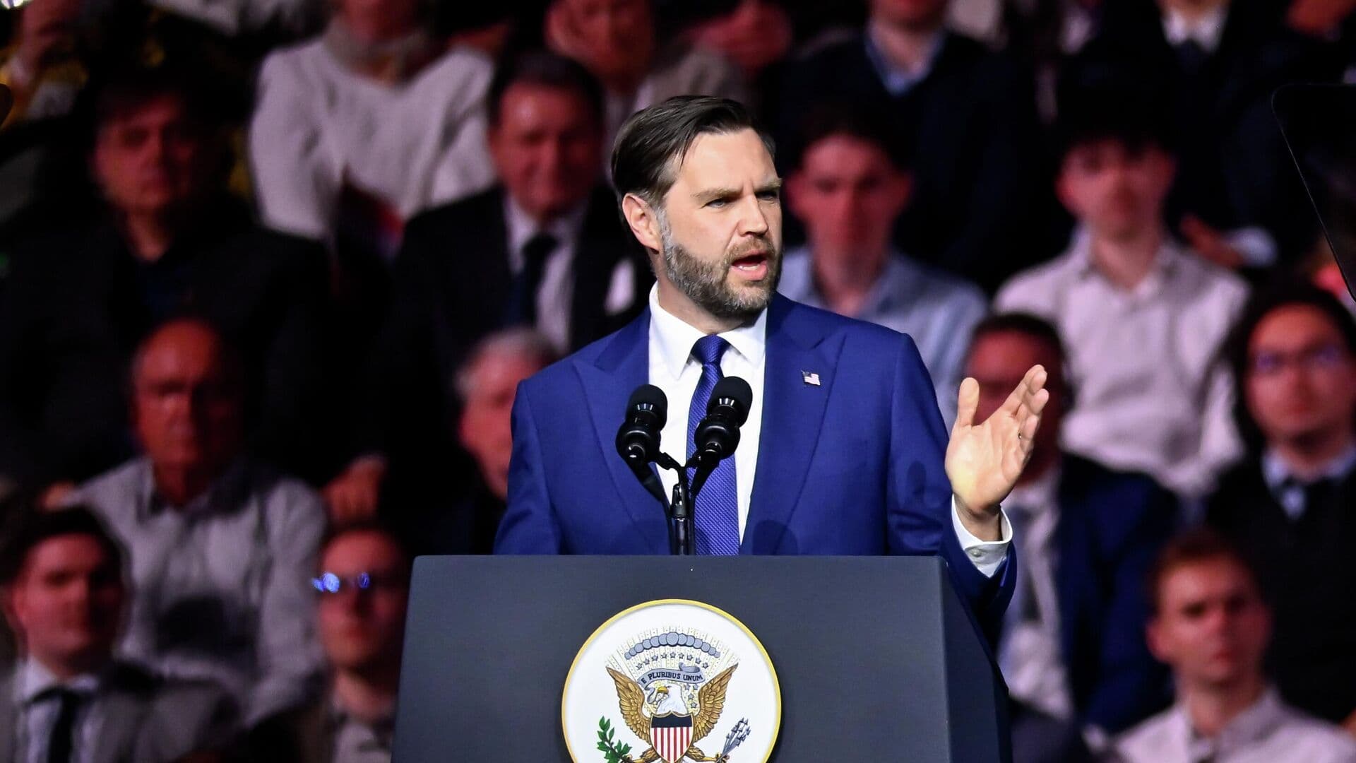 Вэнс назвал перемирие между США и Ираном хрупким