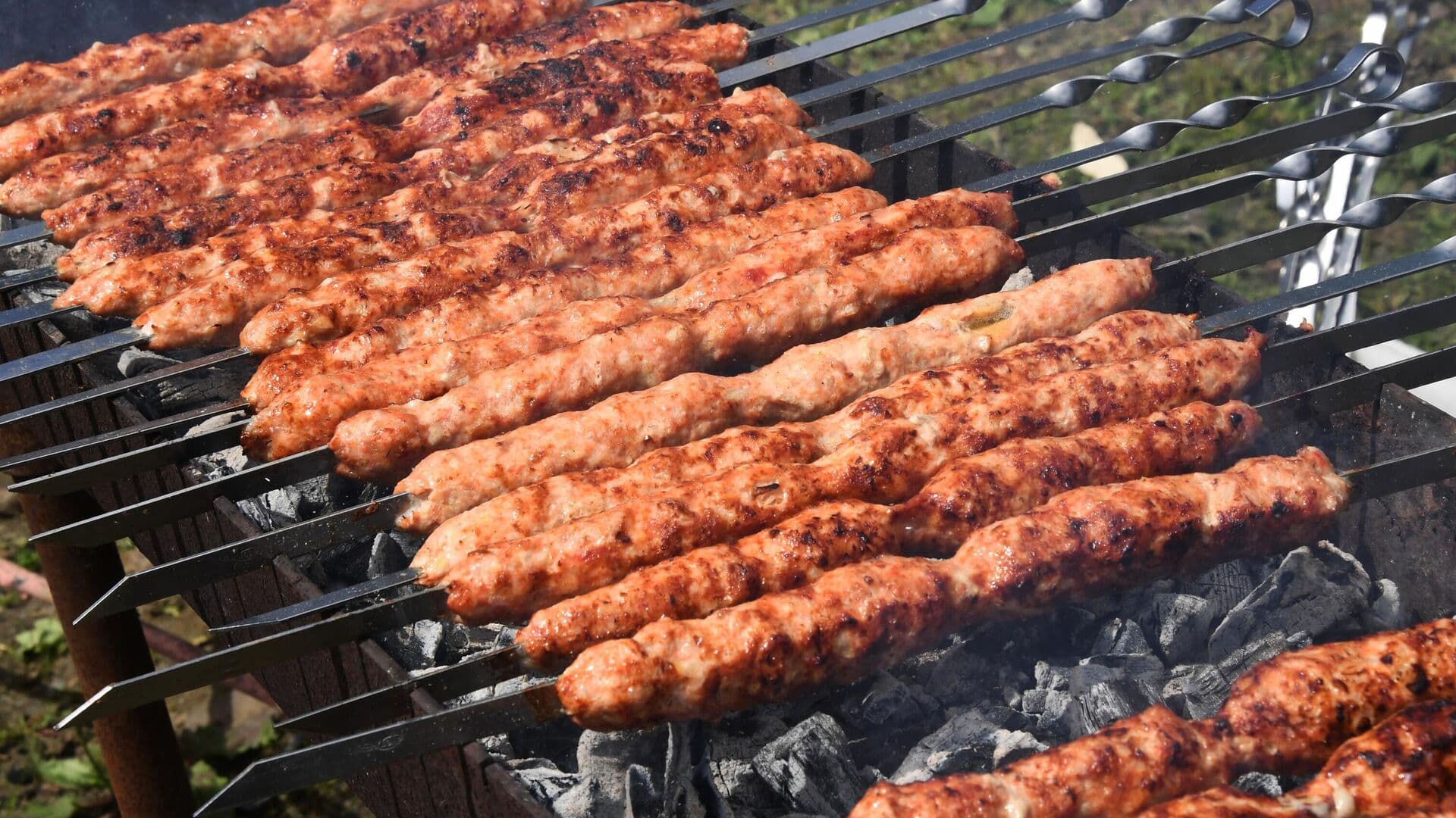 В Роспотребнадзоре рассказали, как правильно готовить и хранить шашлык 