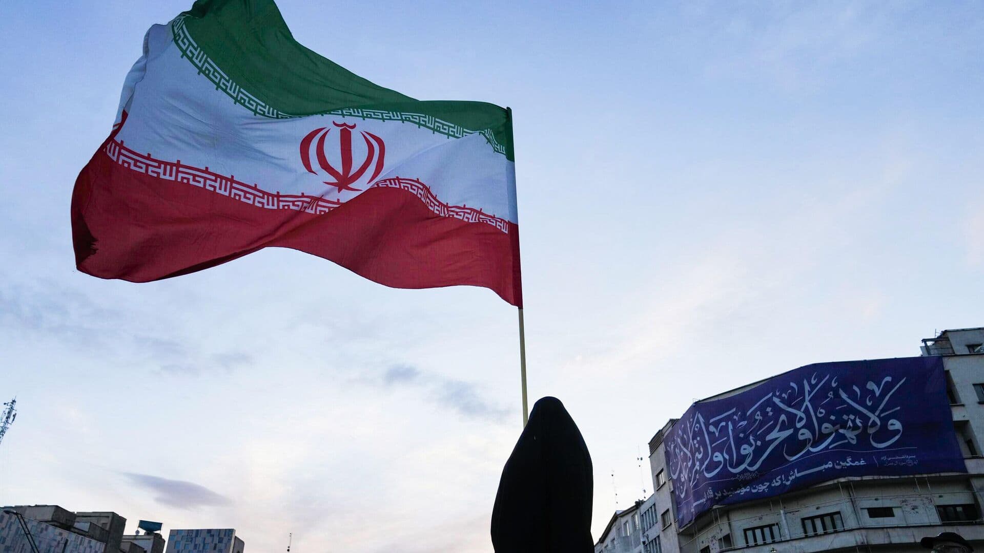 СМИ: плакаты в поддержку Ливана были размещены на станциях метро Тегерана