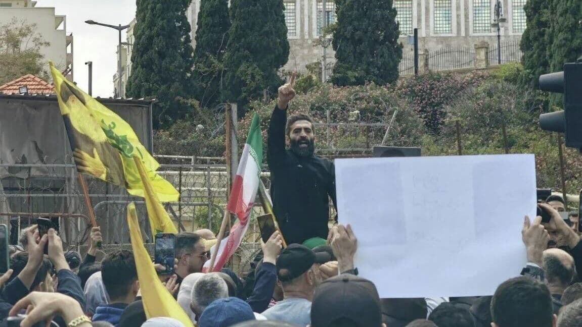 В Бейруте прошла массовая акция в поддержку "Хезболлы"