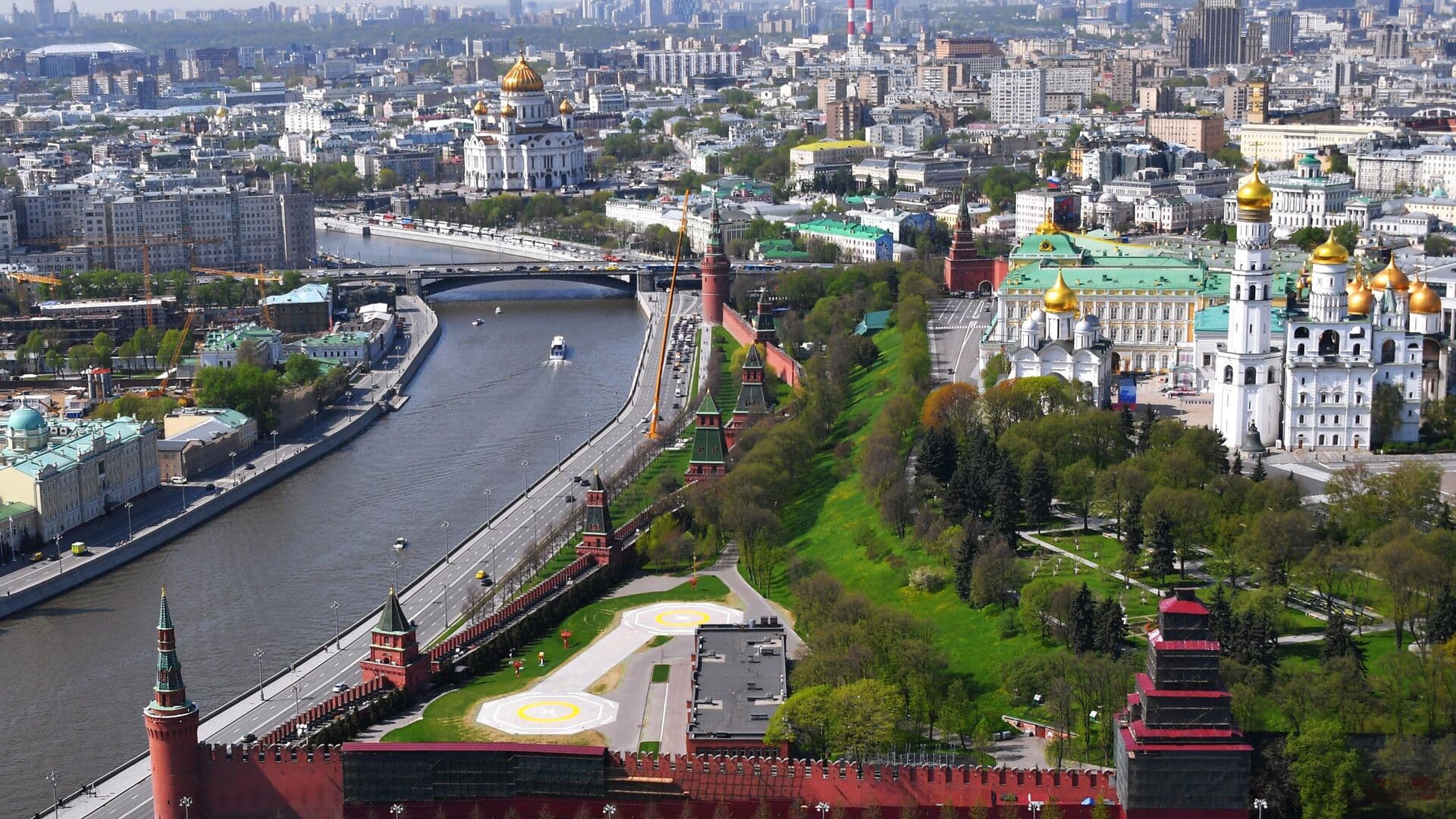 В Москве восемь глав управ районов освободили от должностей по их желанию