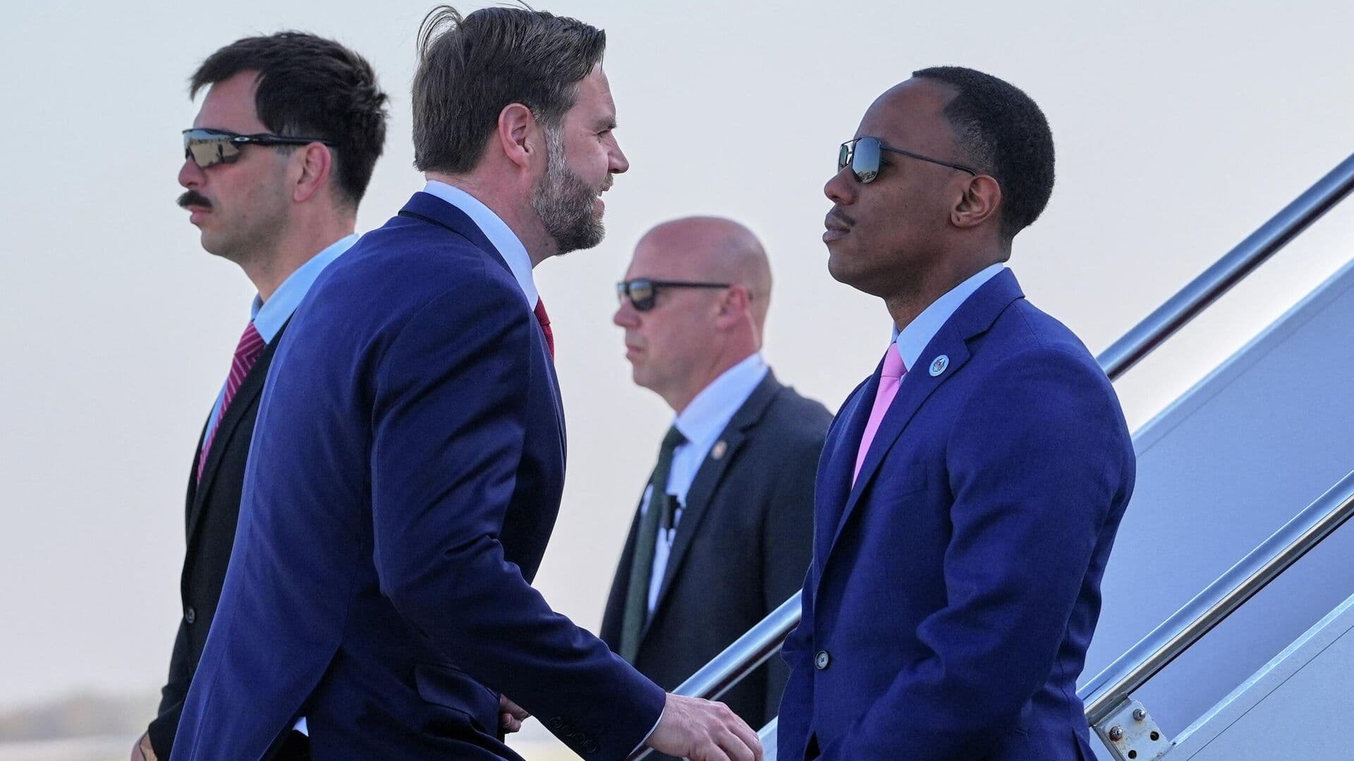 Вэнс рассказал о будущих переговорах по Ирану в Пакистане