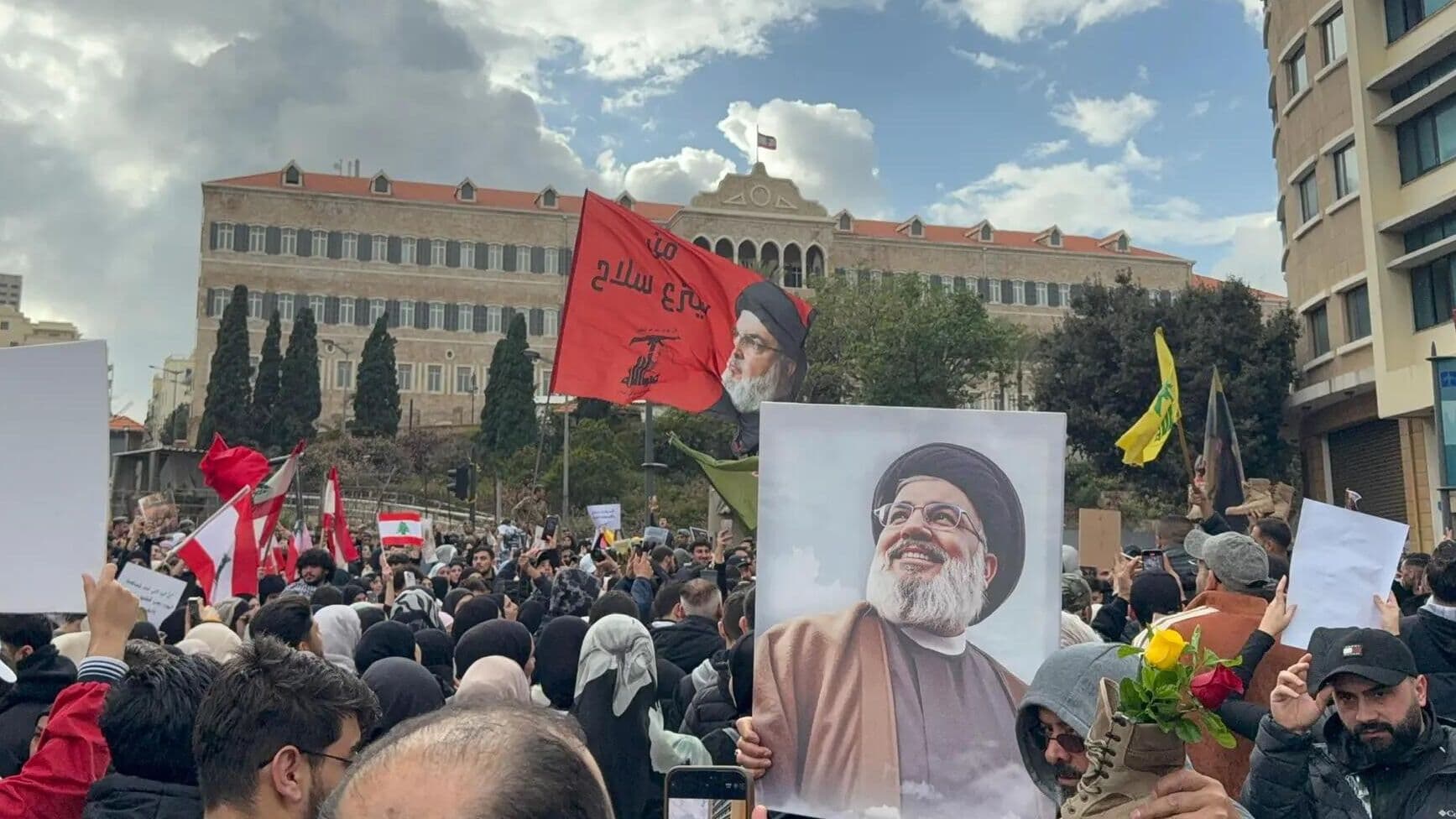 В Бейруте демонстранты призвали власти встать на сторону "Хезболлы"