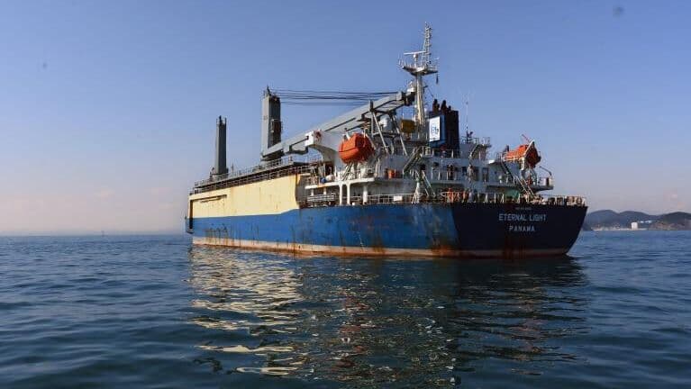 В порту Владивостока арестовали иностранное судно