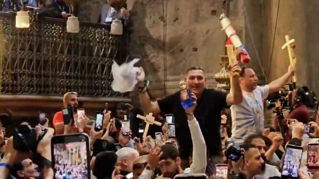 В Иерусалиме началась процессия перед схождением Благодатного огня