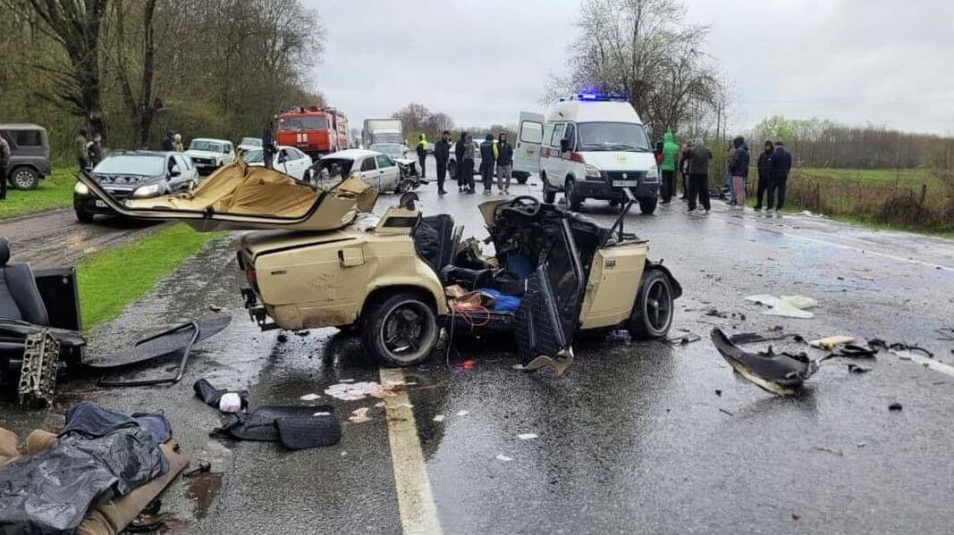 В Северной Осетии два человека погибли в ДТП с тремя машинами