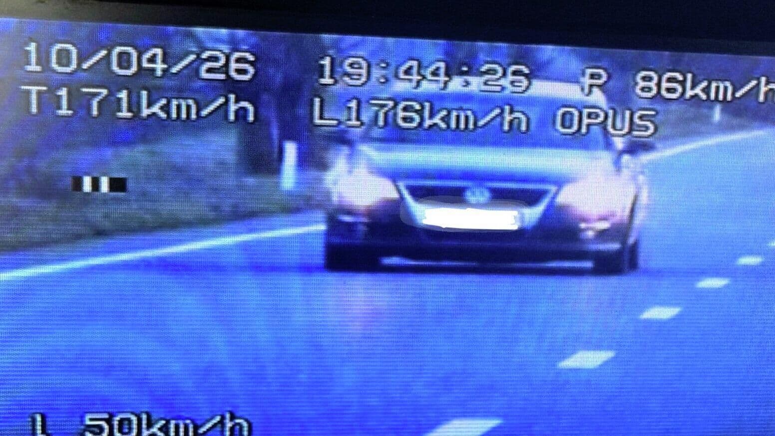 В Румынии водитель разогналась до 180 км/ч, чтобы спасти подгорающие куличи