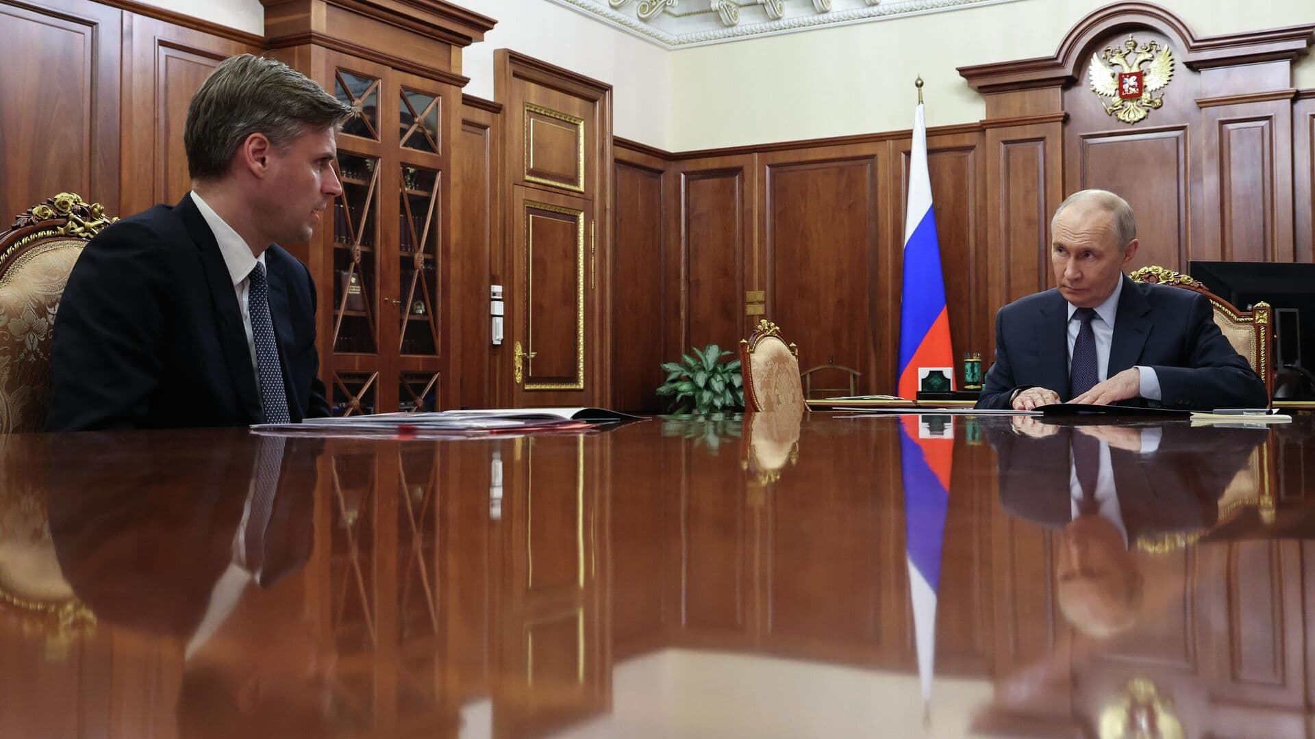 Путин поздравил космонавтов с профессиональным праздником