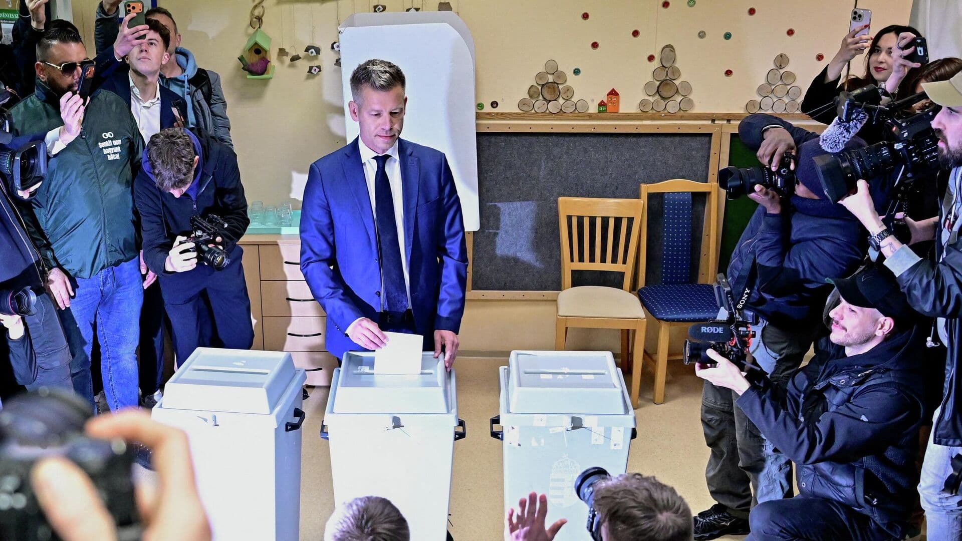 Глава венгерской оппозиционной партии "Тиса" Мадьяр проголосовал на выборах