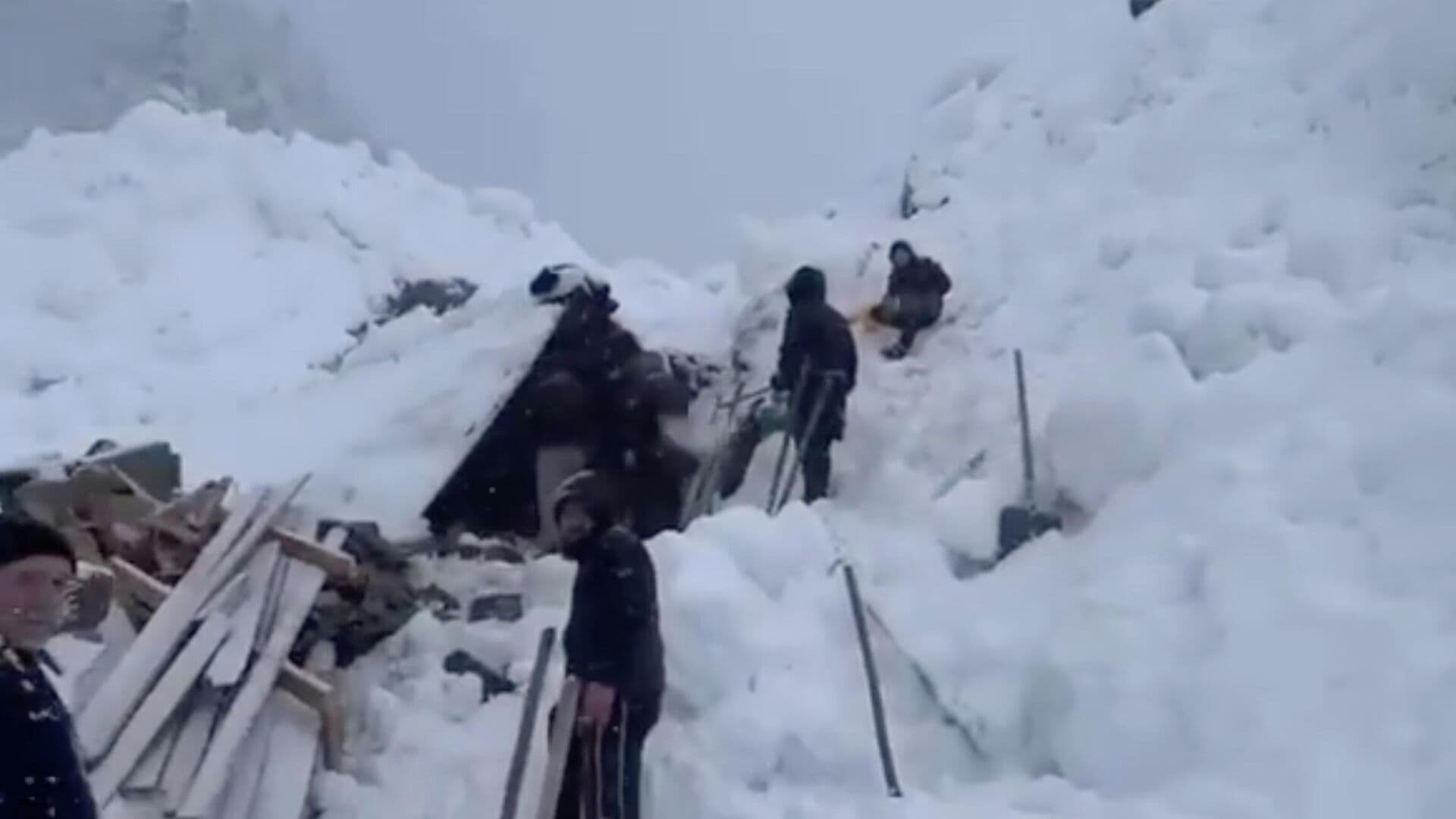 В Дагестане два дома попали под лавину