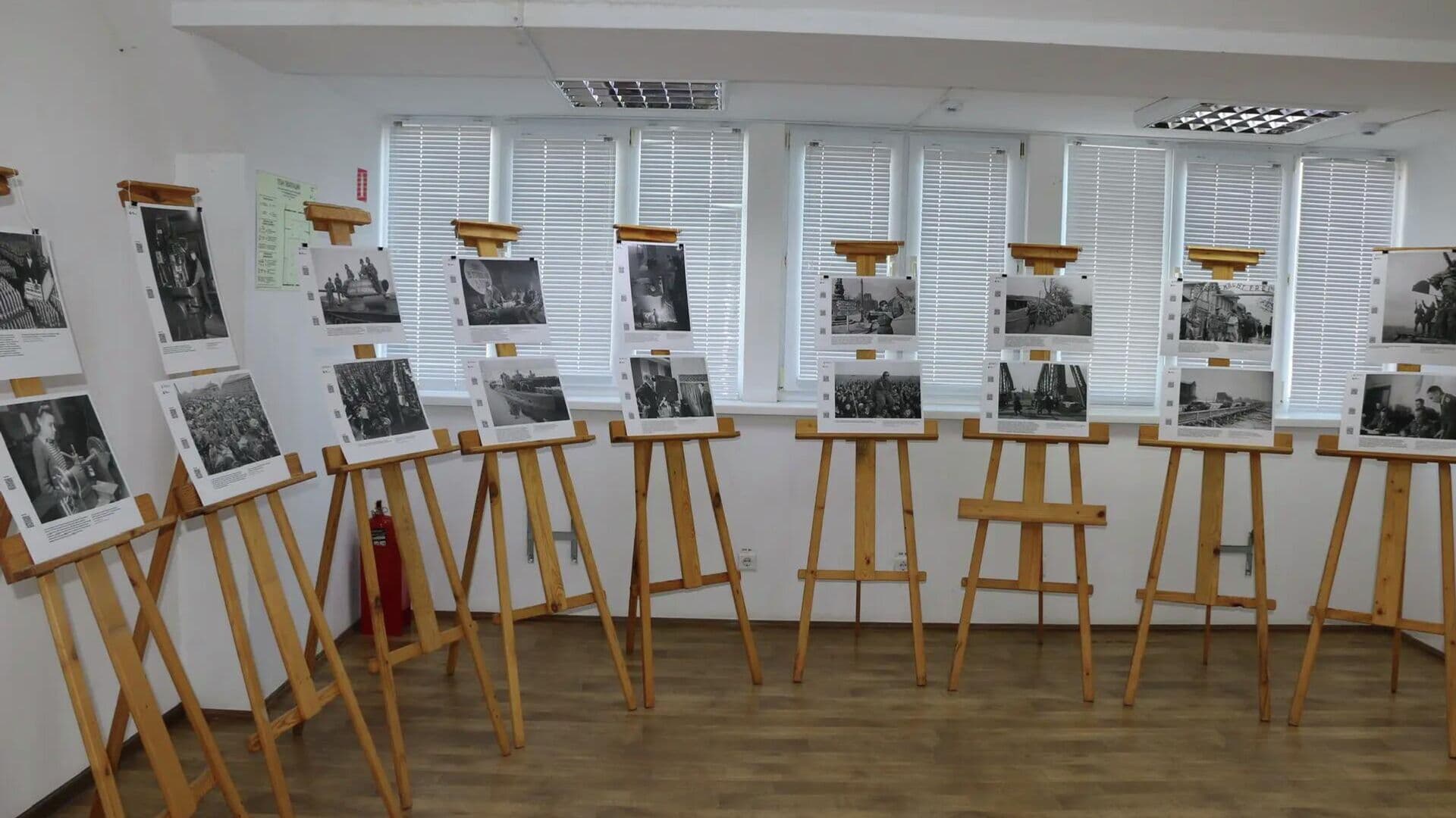 Фотовыставка "Освобождение. Мир народам" открылась в Крыму