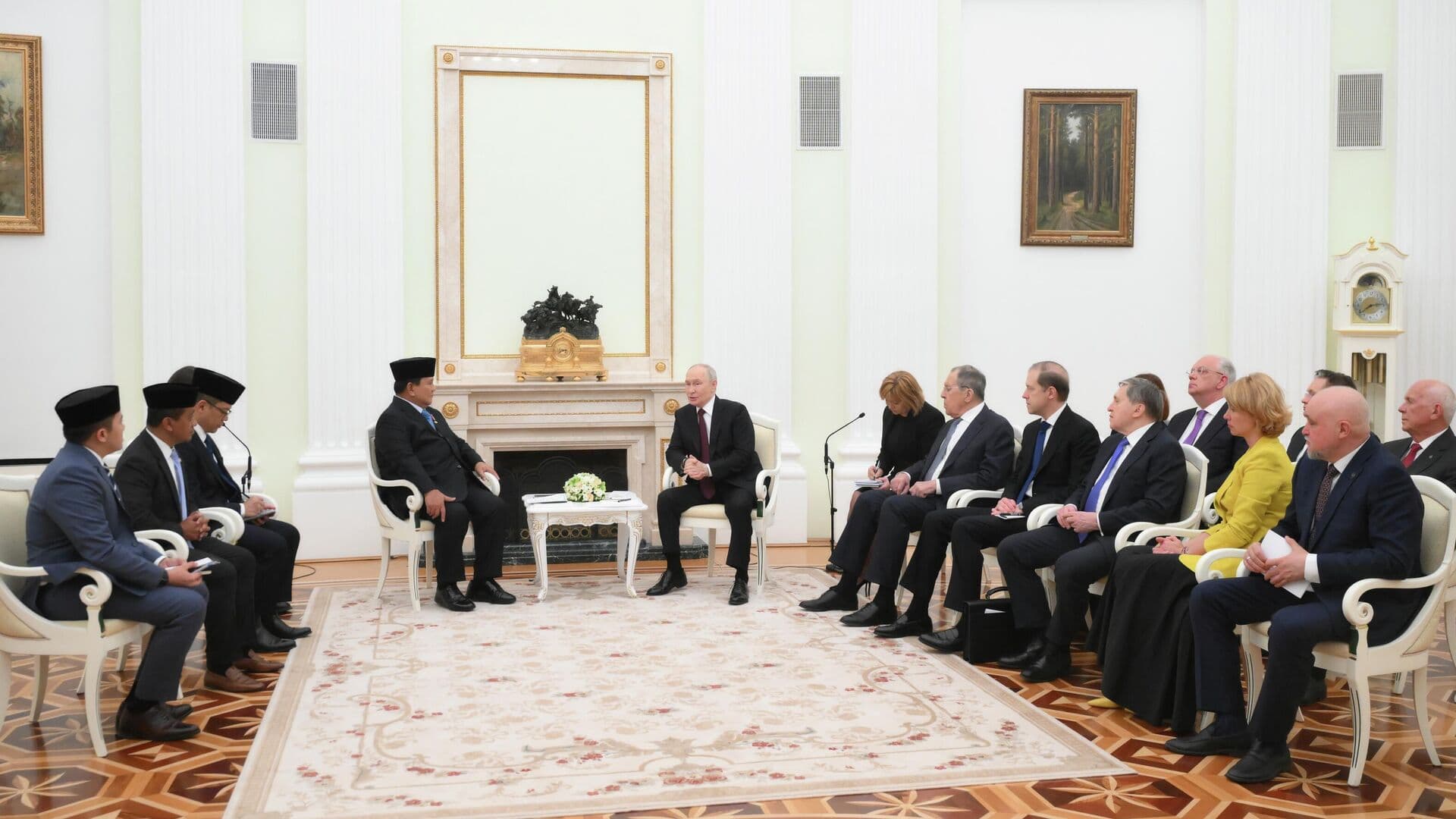 Индонезия договорилась о поставках российских нефти и газа