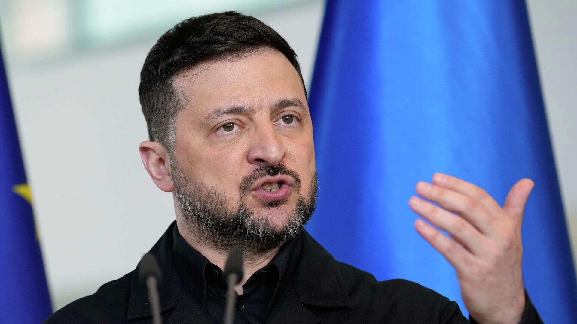 Зеленский обрушился на Мерца с требованиями из-за ухода Орбана, пишут СМИ