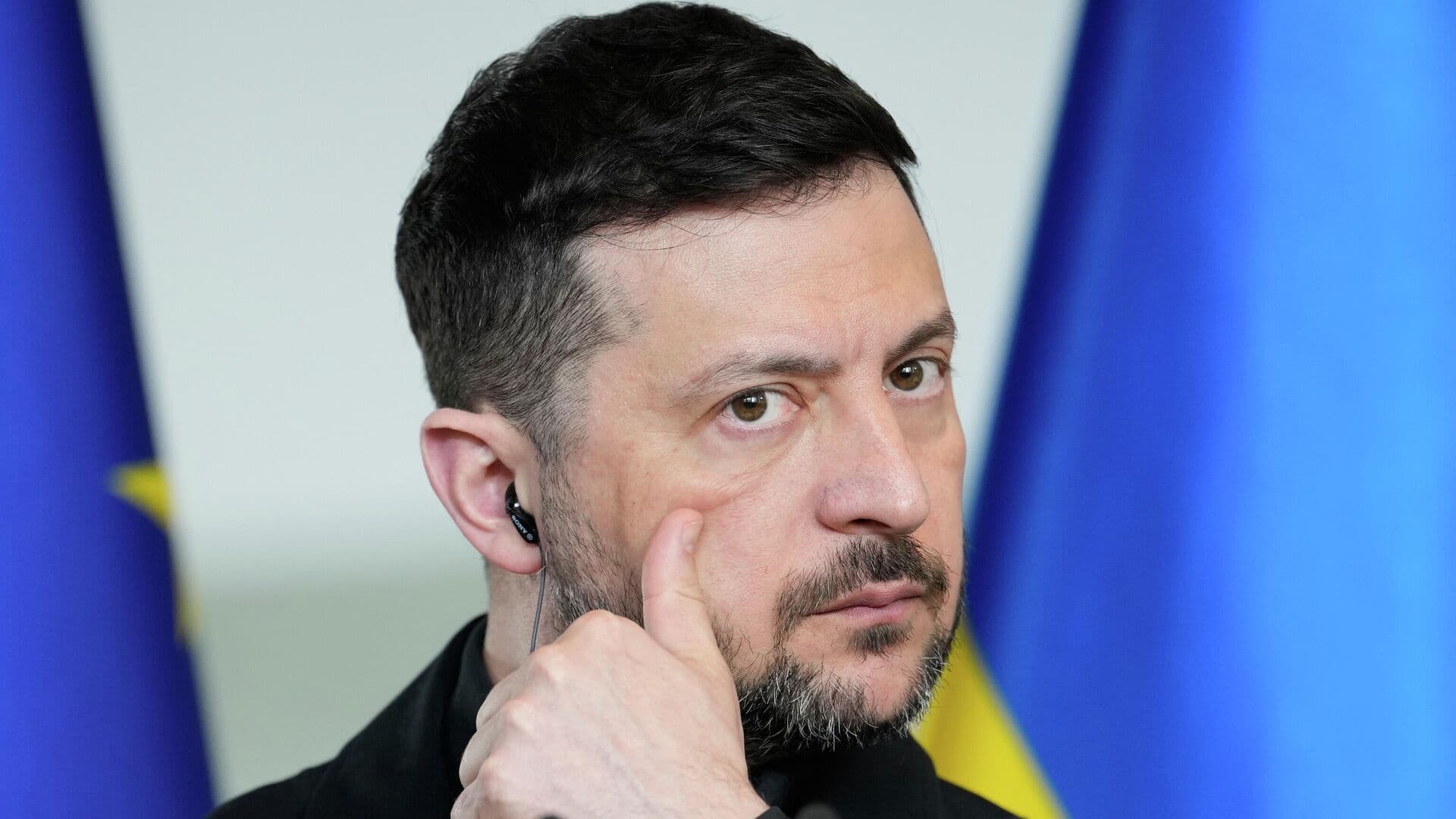 "Гражданская война". В Киеве набросились на Зеленского из-за ЧП на Украине