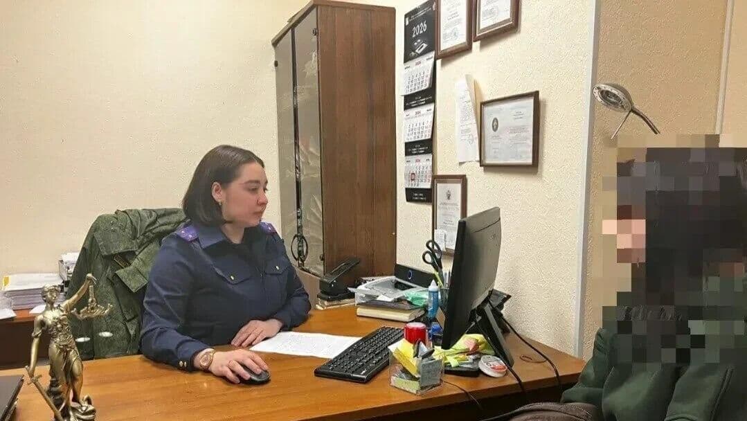 Жительницу Петербурга задержали после публикации фото кулича и секс-игрушки