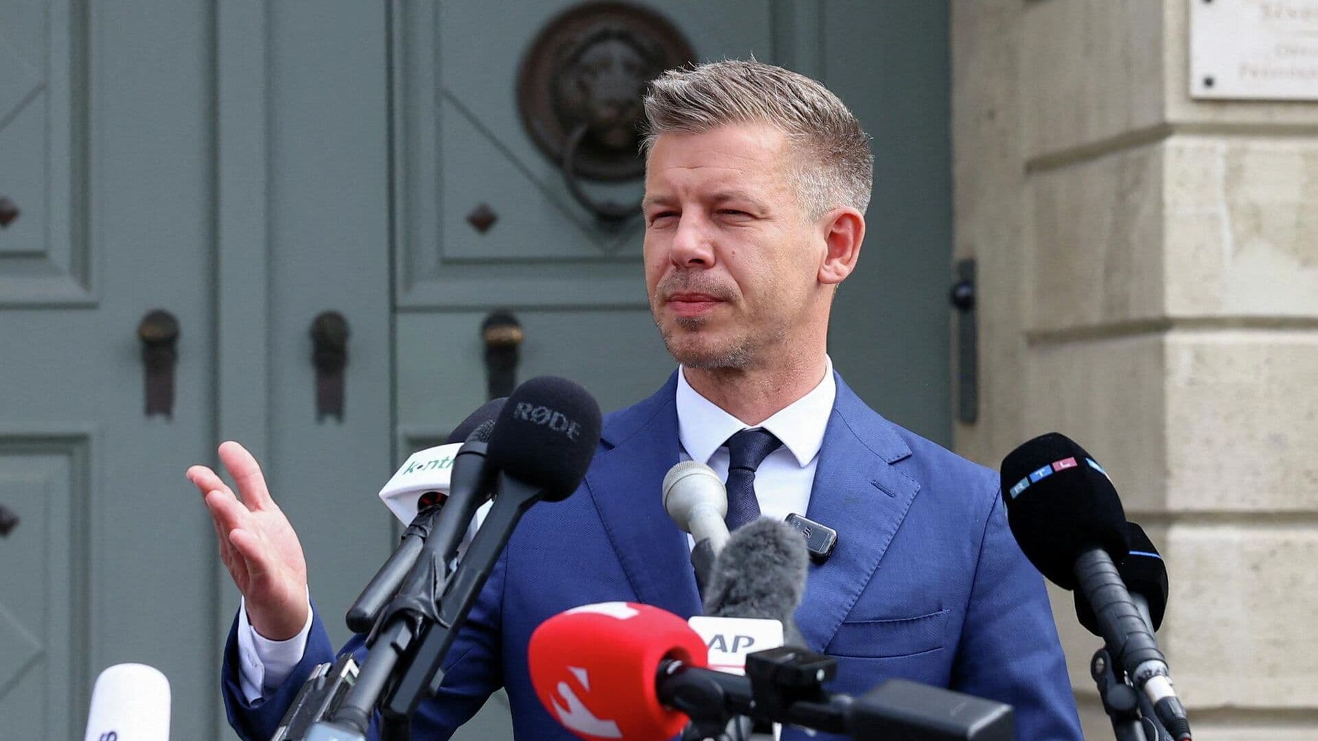 Правительство "Тисы" не отменит заморозку цен на топливо, заявил Мадьяр