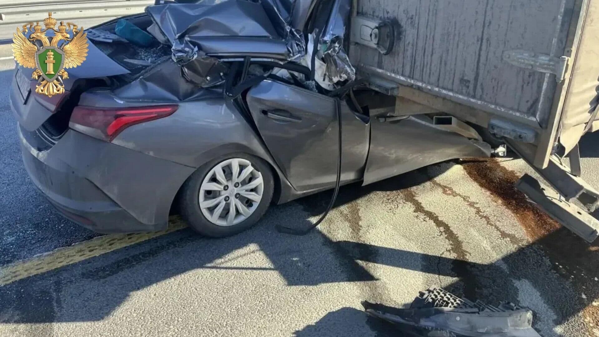 В Татарстане легковушка столкнулась с грузовиком, есть погибшие