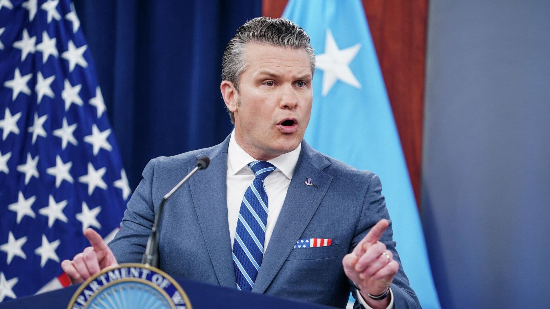 США сохранят морскую блокаду, если Иран откажется от сделки, заявил Хегсет