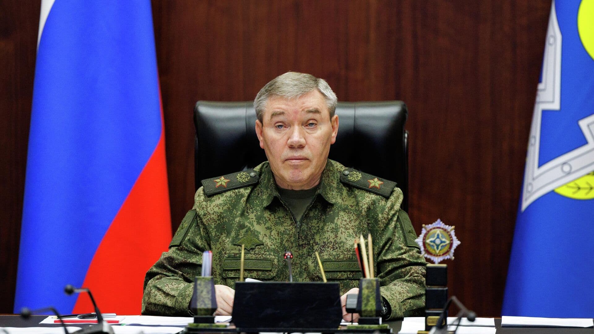 Герасимов заслушал командующего "Южной" группировкой