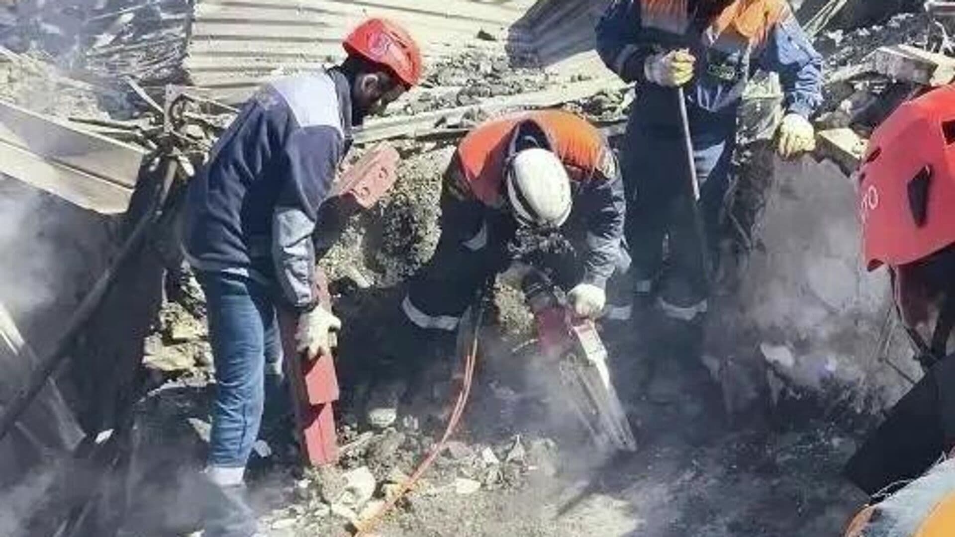 В Туапсе ищут тело девочки, оставшейся под завалами дома после атаки БПЛА