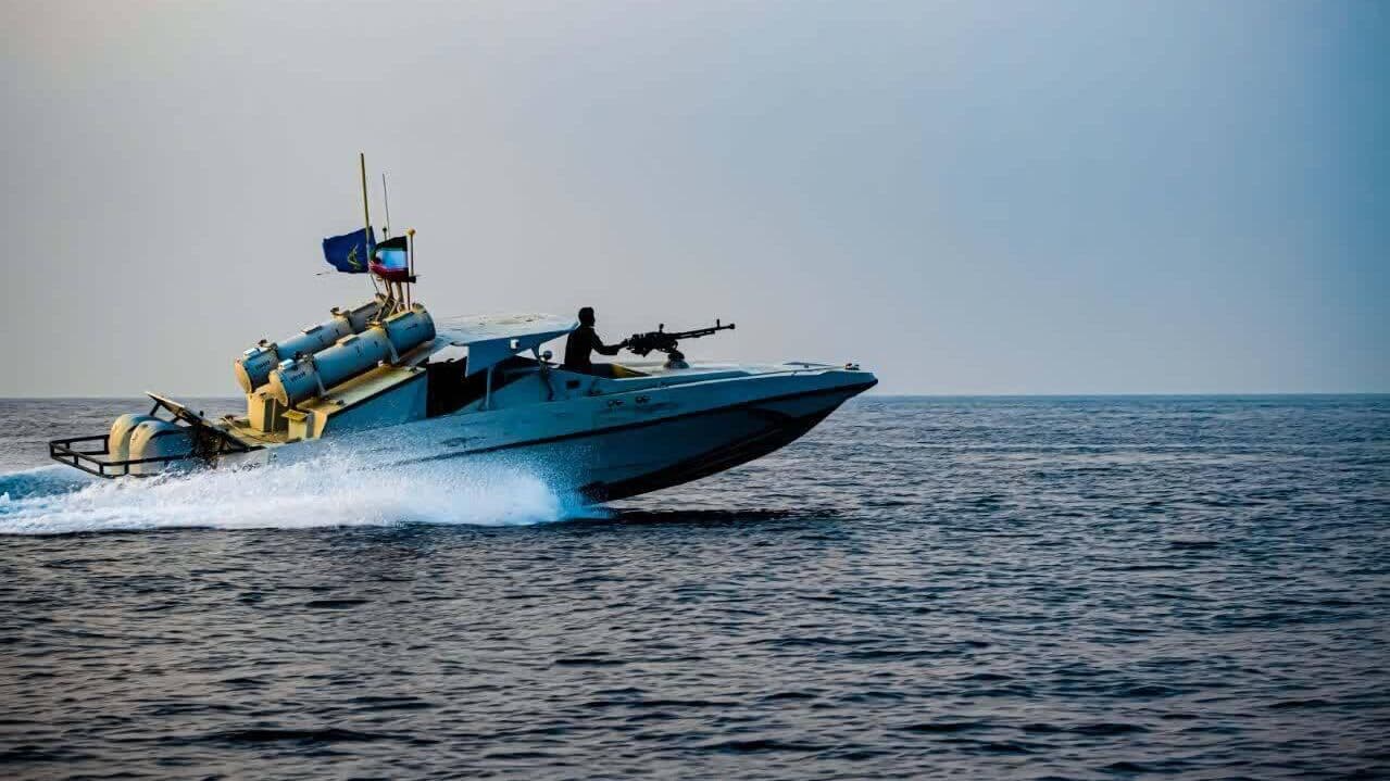 Иран снова закроет Ормуз при продолжении блокады США, сообщил источник