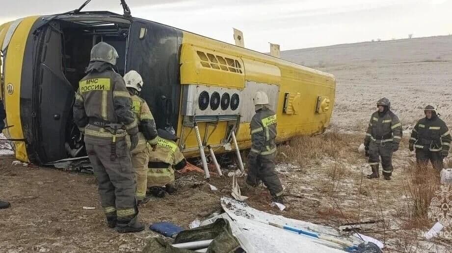 В Забайкалье перевернулся автобус с туристами