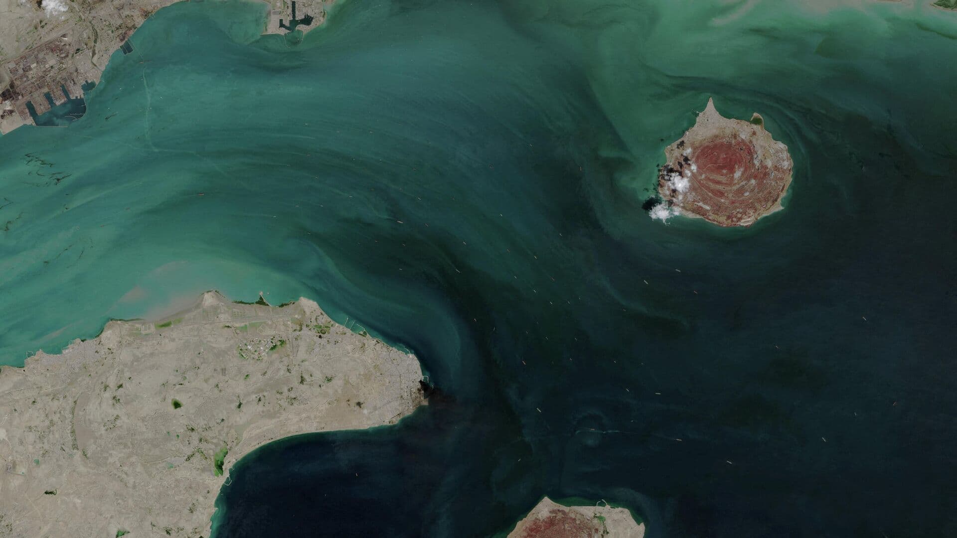 Иран предостерег суда от приближения к Ормузскому проливу