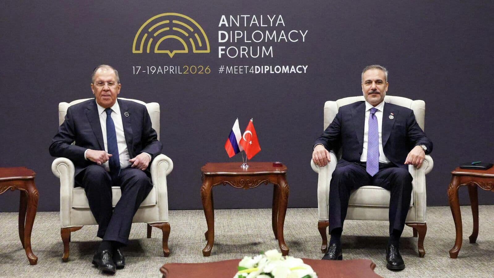 Лавров и Фидан обсудили ситуацию на Ближнем Востоке