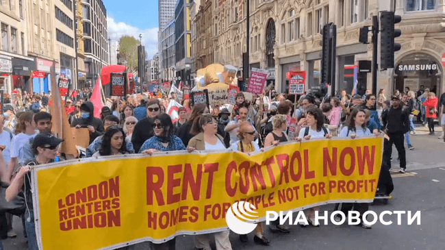 Жители Лондона вышли на акцию протеста из-за цен на жилье